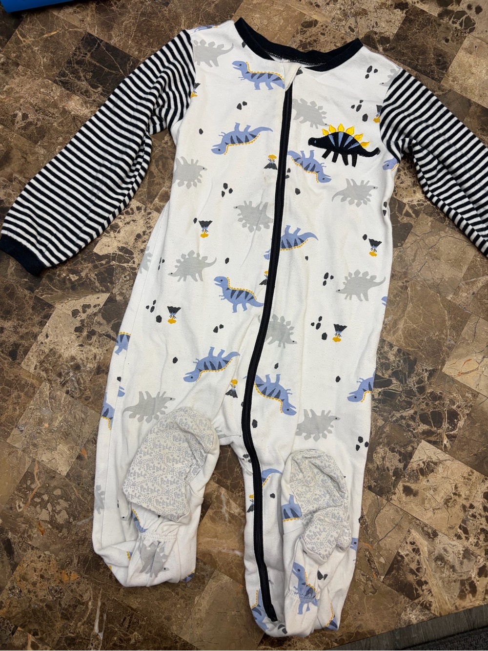 4/30$ Pekkle pajamas dinosaur 24 months